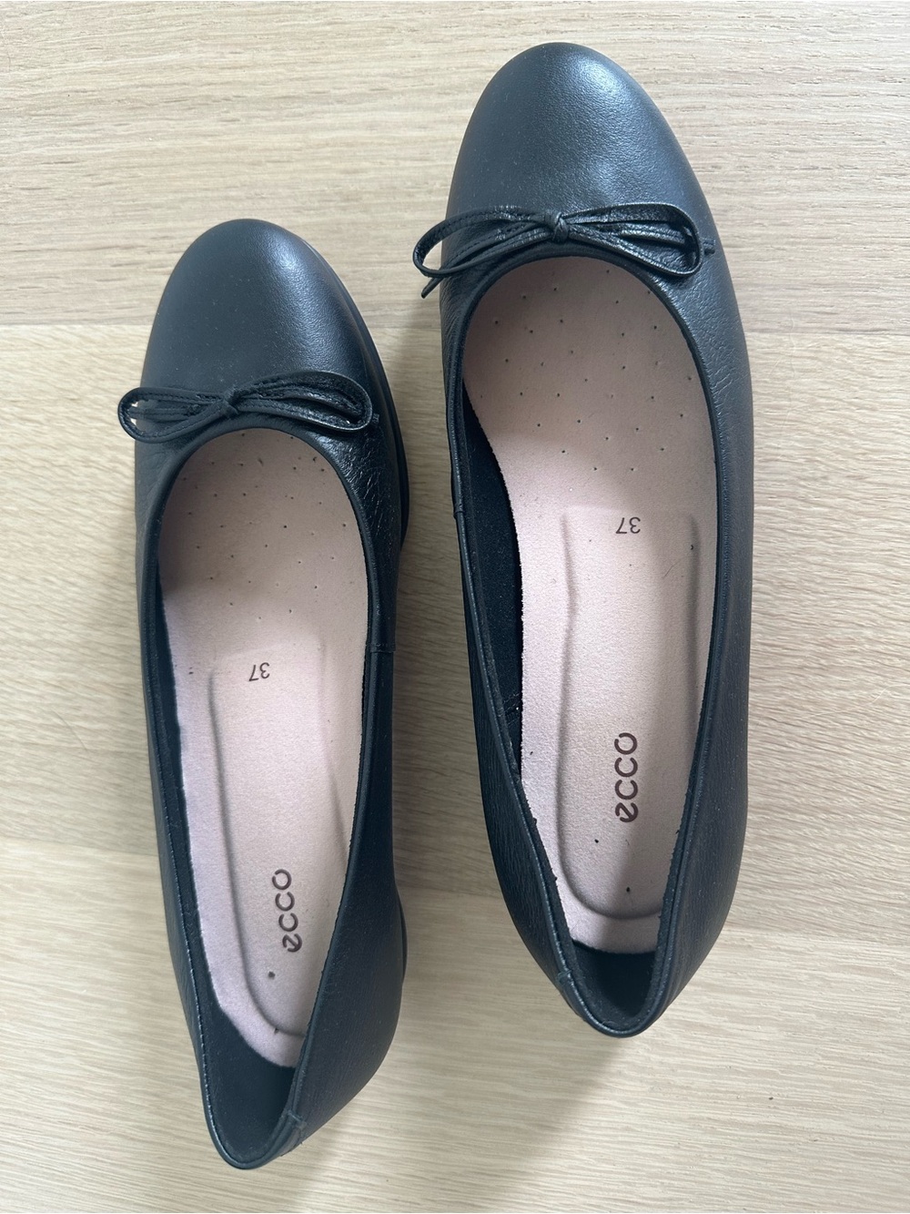 ECCO Black Leather Ballet Flats